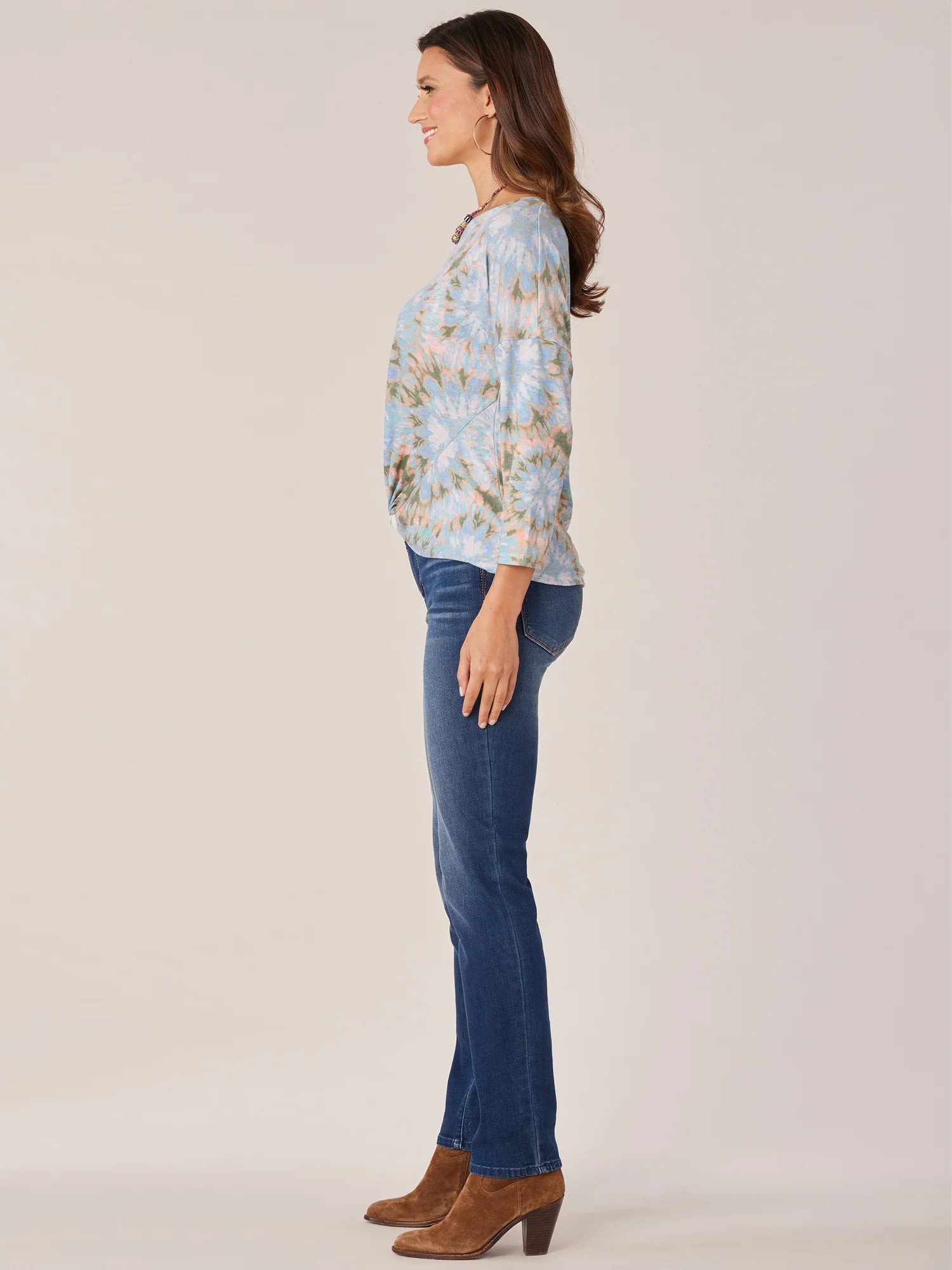 Three Quarter Sleeve Scoop Neck Twist Hem Abstract Print Knit Top